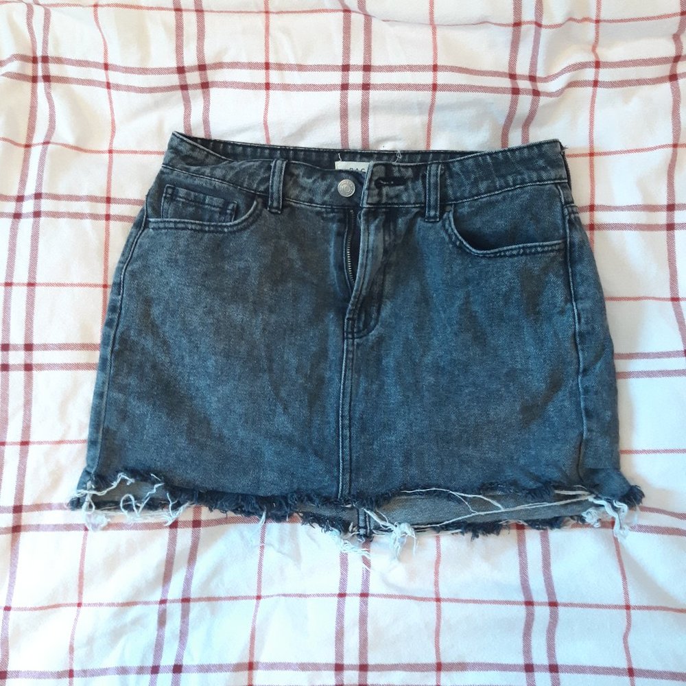 PACSUN  raw hem destroyed denim mini skirt - sz 26